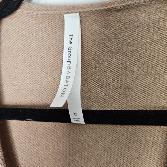 Aritzia Babaton Luxe Cashmere Knit Cardigan Sz XS Oversize V-Neck Neutral  Tan - Picture 8 of 13